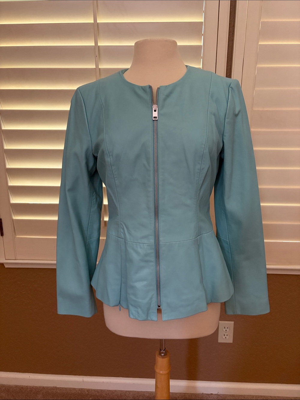 Bagatelle Women's Teal Zip-Front 100% Genuine Leather Jacket size M like new